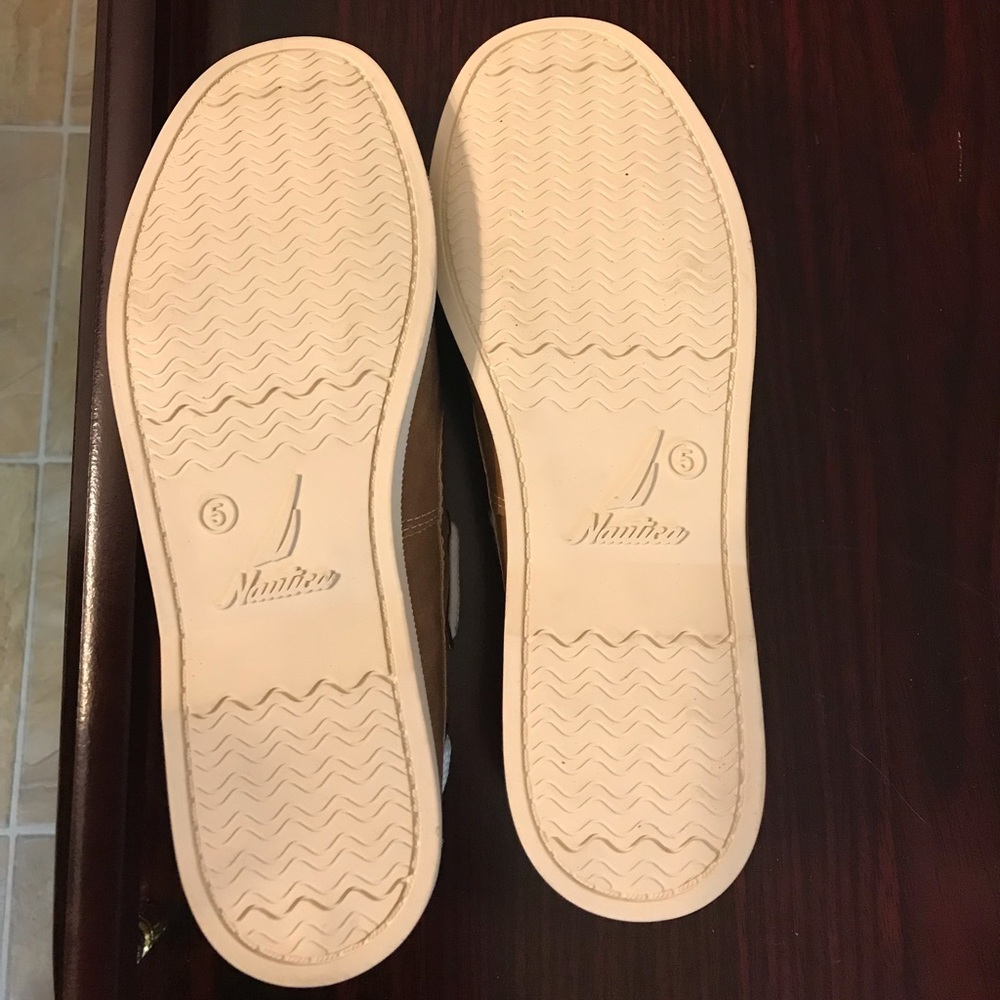 Woman’s Classic Nautica Tan White Rope Slip Ons! - Picture 4 of 15